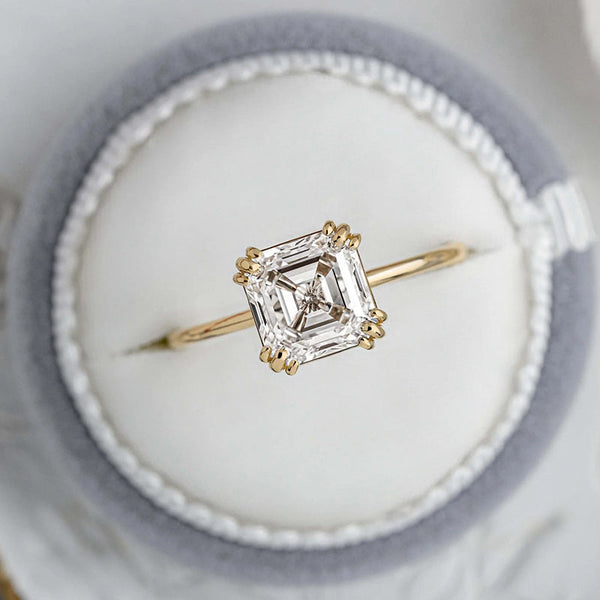 Elegant Yellow Gold 2.5 Carat Asscher Cut Women's Engagement Ring