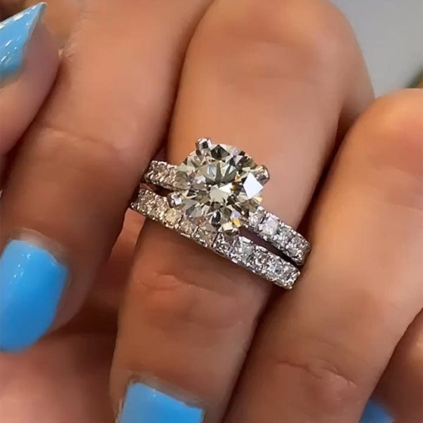 Exquisite Bright Round Cut Wedding Set in Sterling Silver