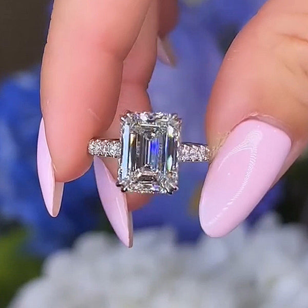 Gorgeous 3.0 Carat Emerald Cut Women's Engagement Ring