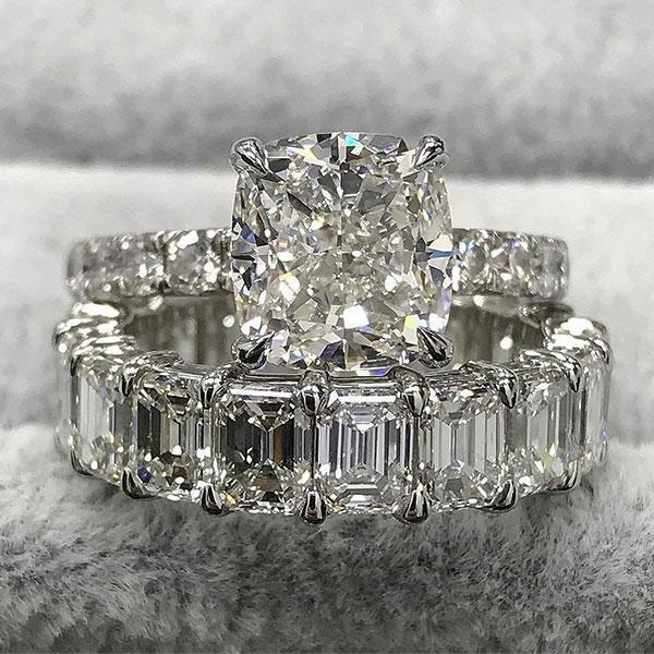 Elegant 4 Prongs Emerald Cut & Cushion Cut Wedding Ring Set